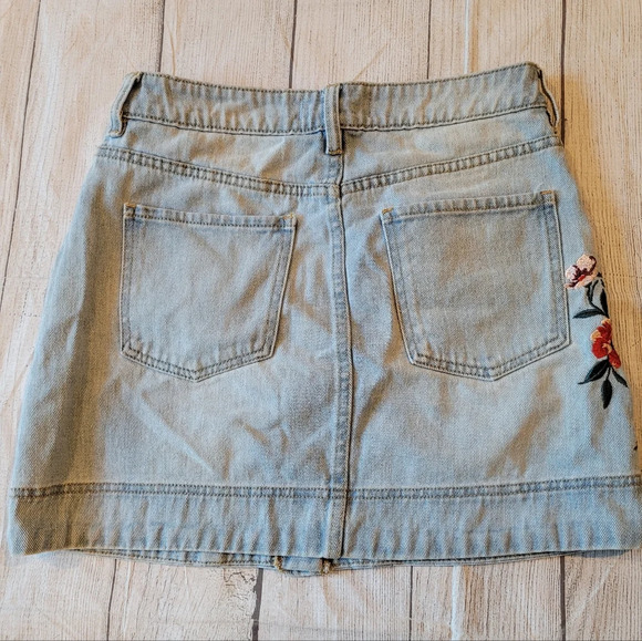 PacSun Button Front Denim Mini Skirt •Size 27• Floral Embroidered - Picture 7 of 7